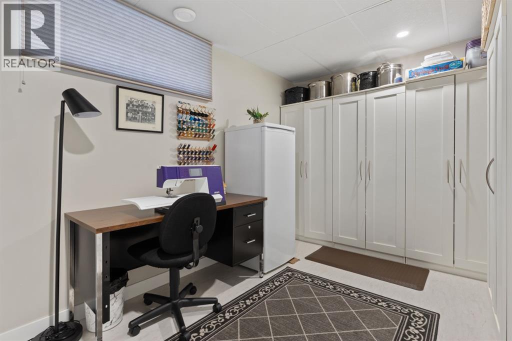 bedroom (no closet)