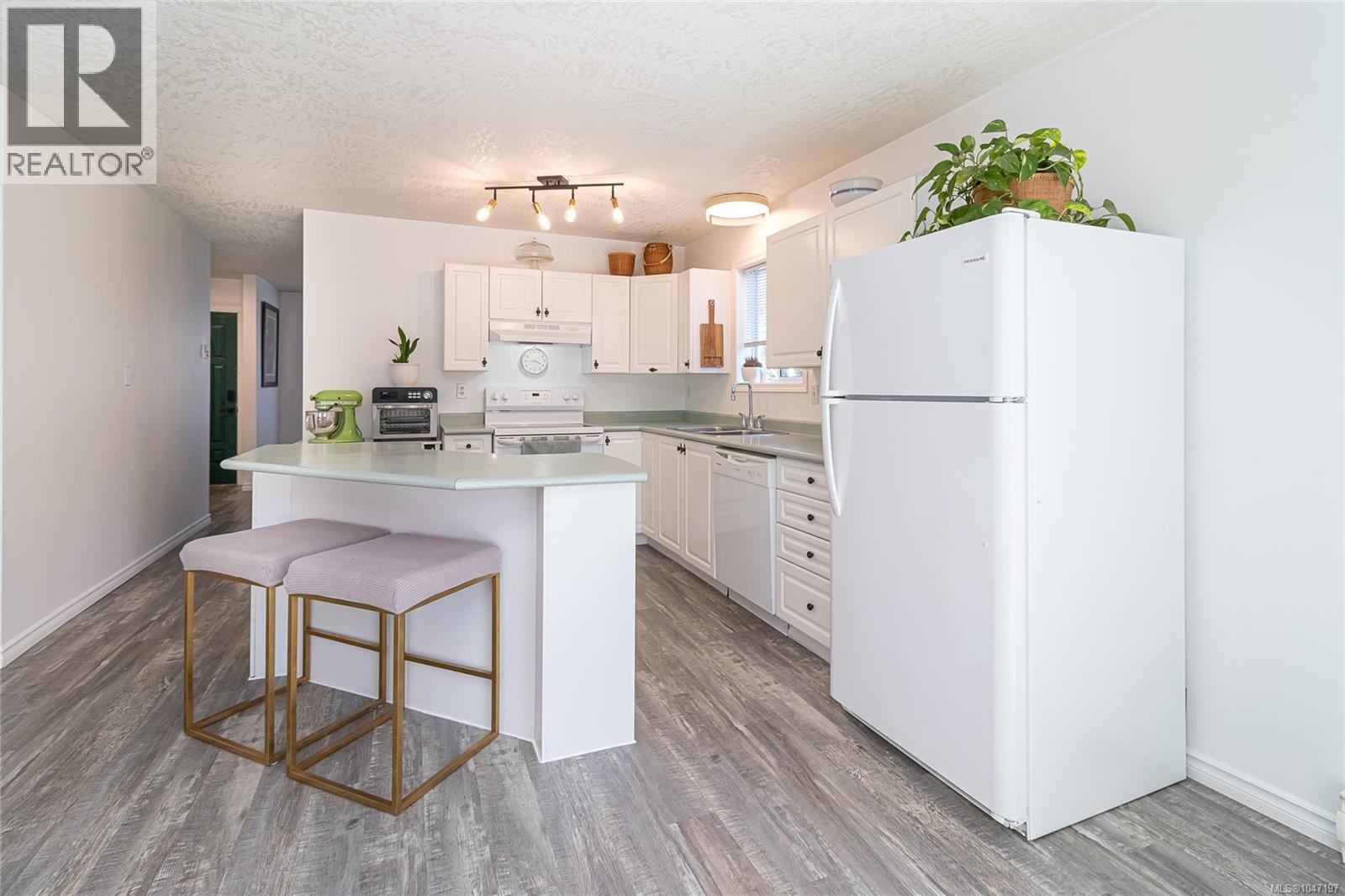 2138 Henlyn Dr, Sooke