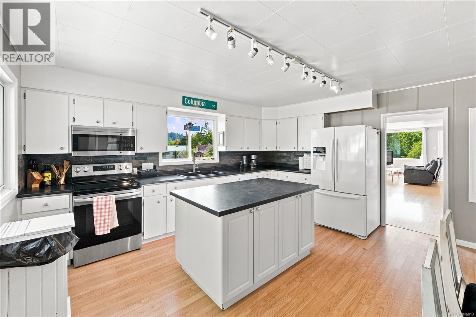 2148 Dick Ave, Nanaimo