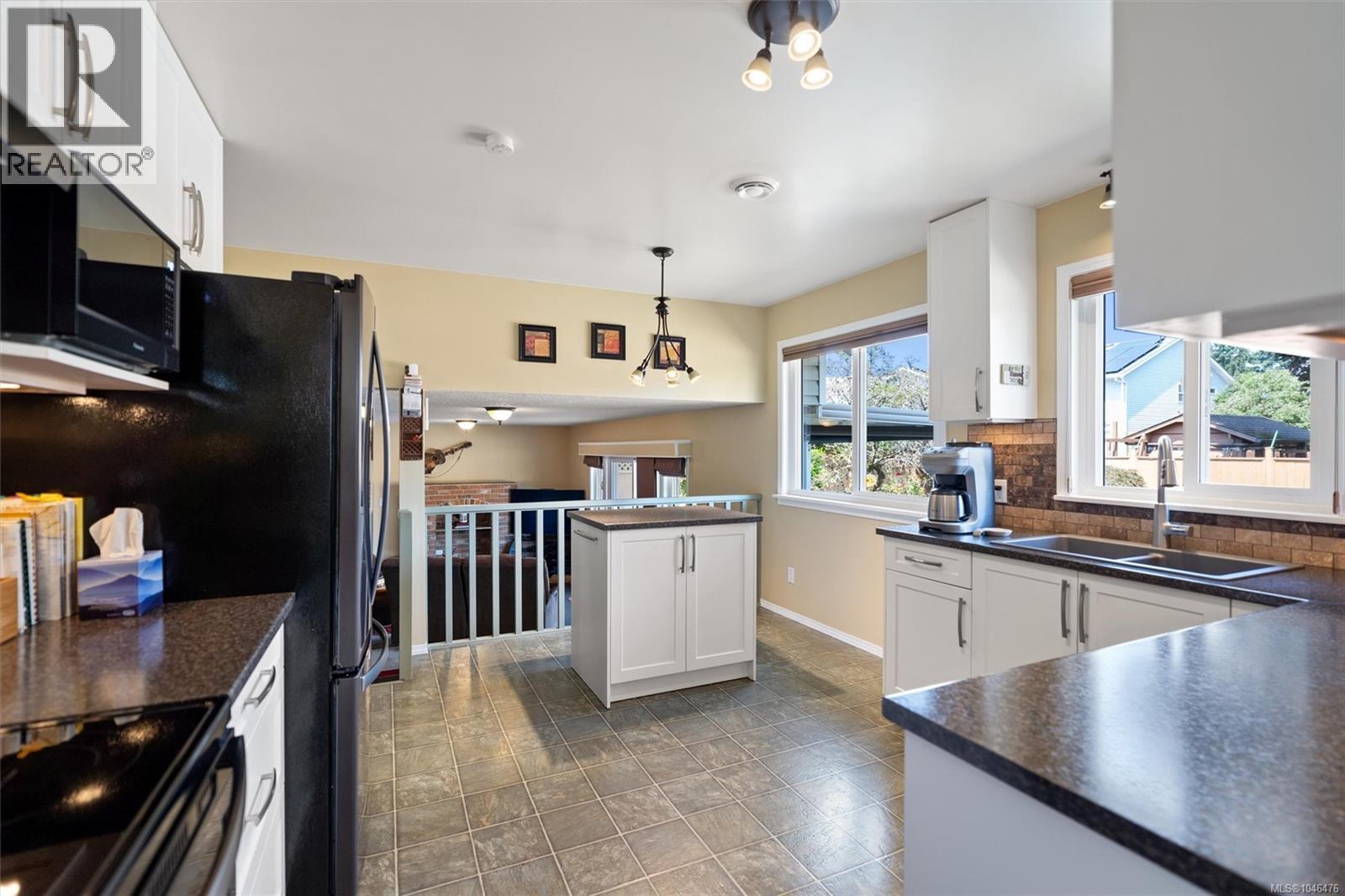 3137 Antrobus Cres - 17