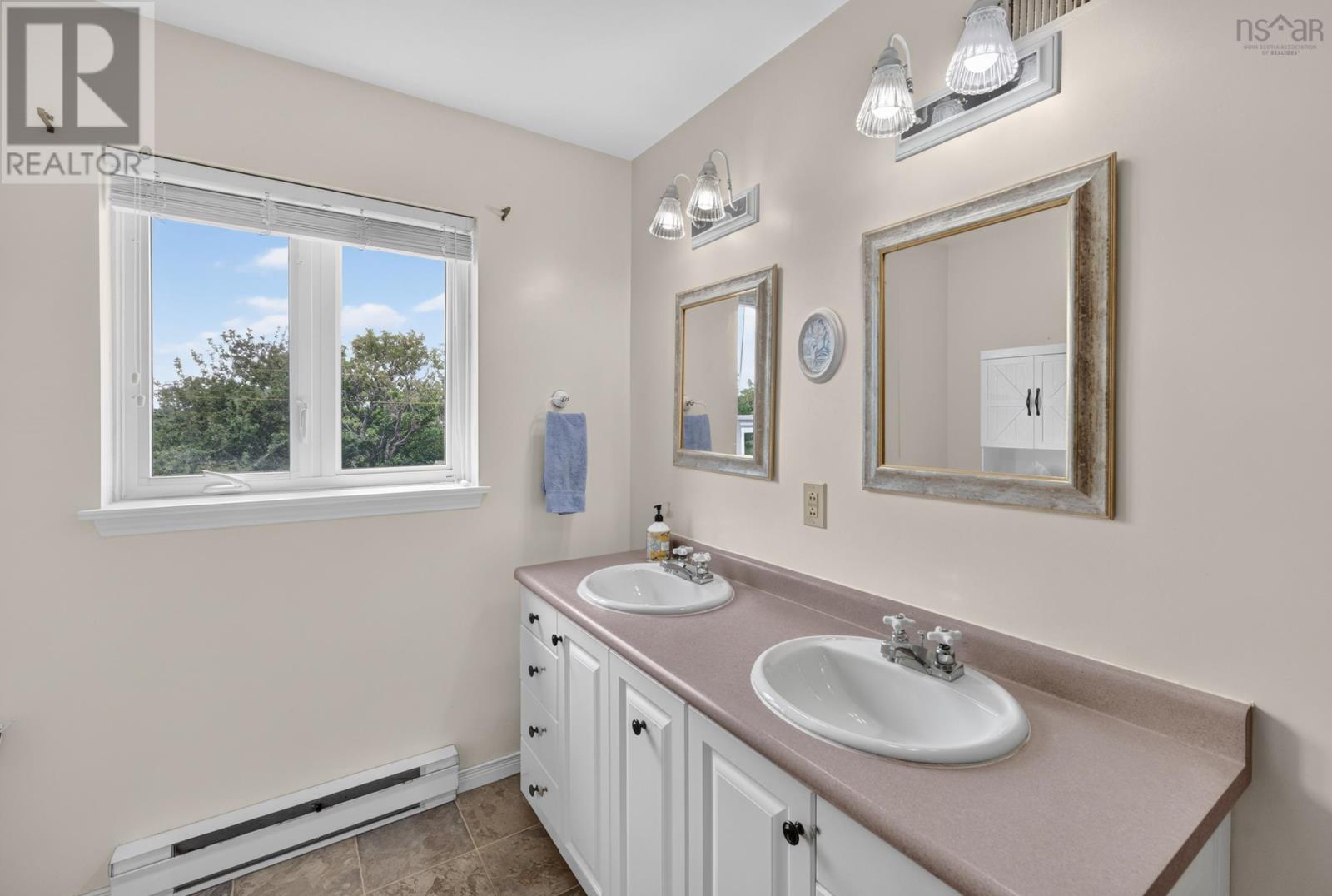 92 Dixon Road - 29