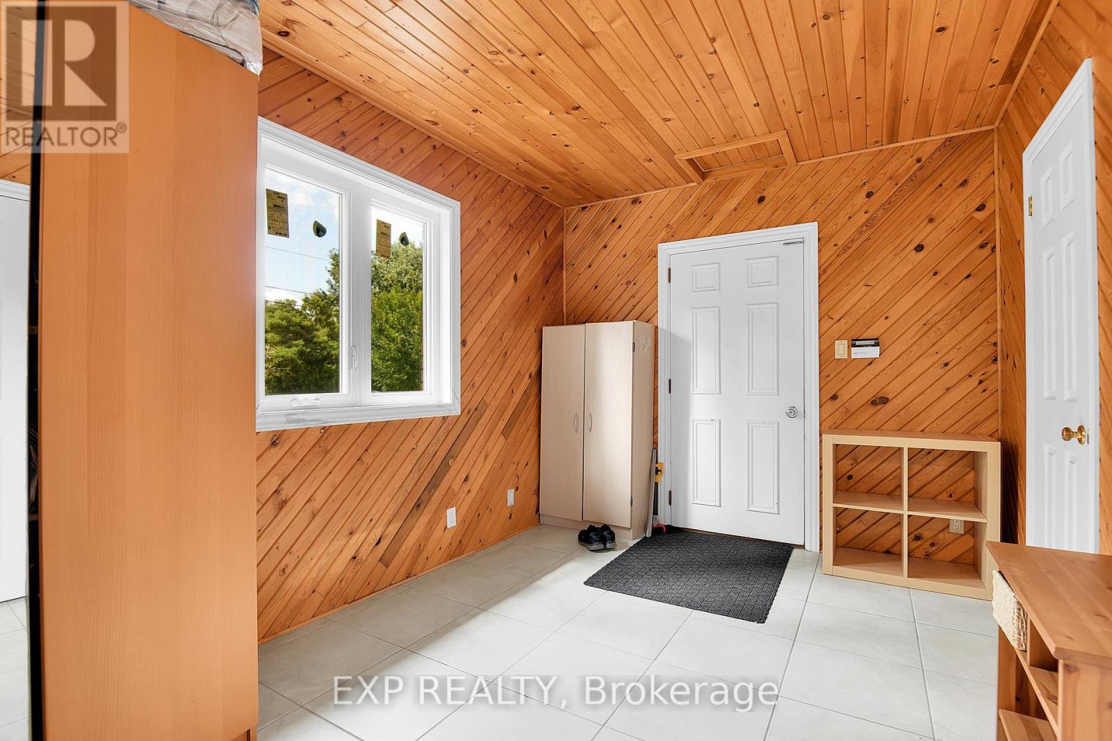 Mudroom off entrance with garage access