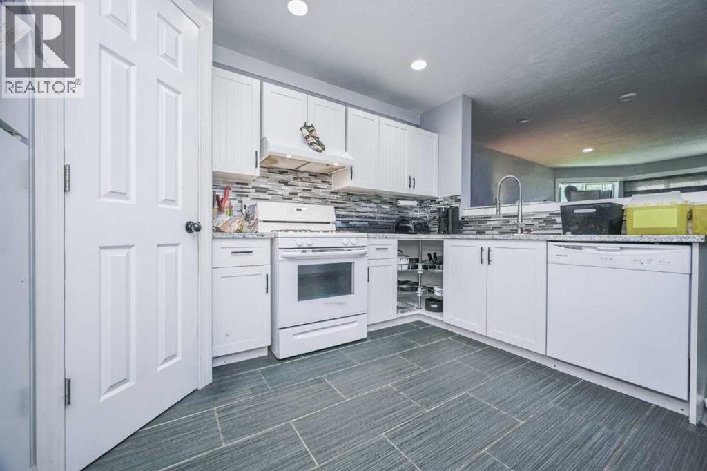 7018 90 Street - Image 16