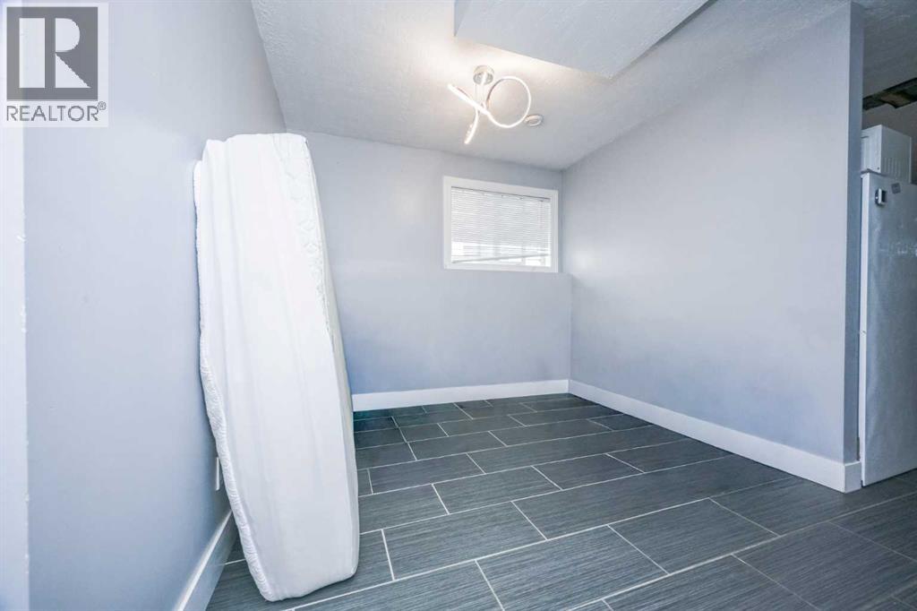 7018 90 Street - Image 18