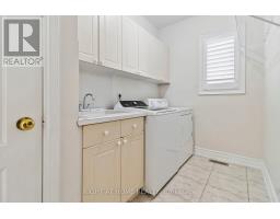 35 Palace Court, Richmond Hill, ON L4B4C3 Photo 17