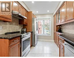 125 Kersey Crescent, Richmond Hill, ON L4C5X4 Photo 9
