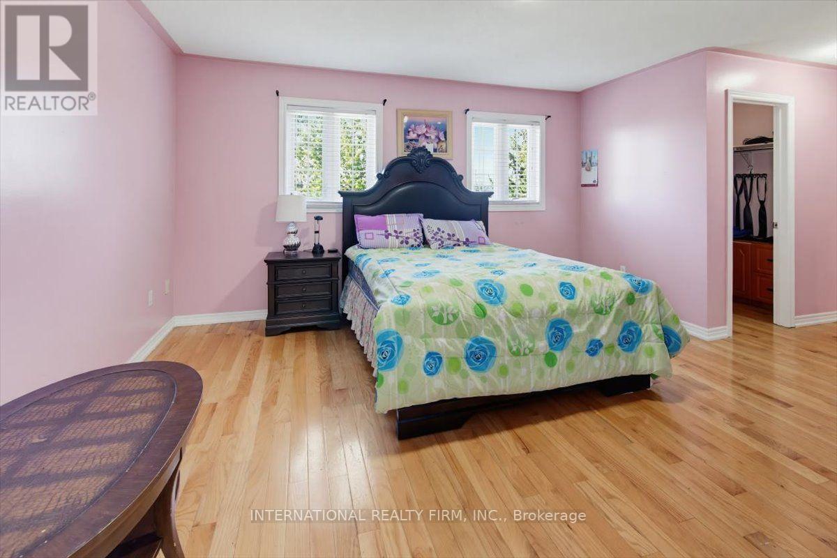 26 MAUVE DRIVE - 19