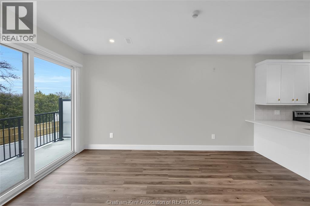 12 Mill Street West — photo 16