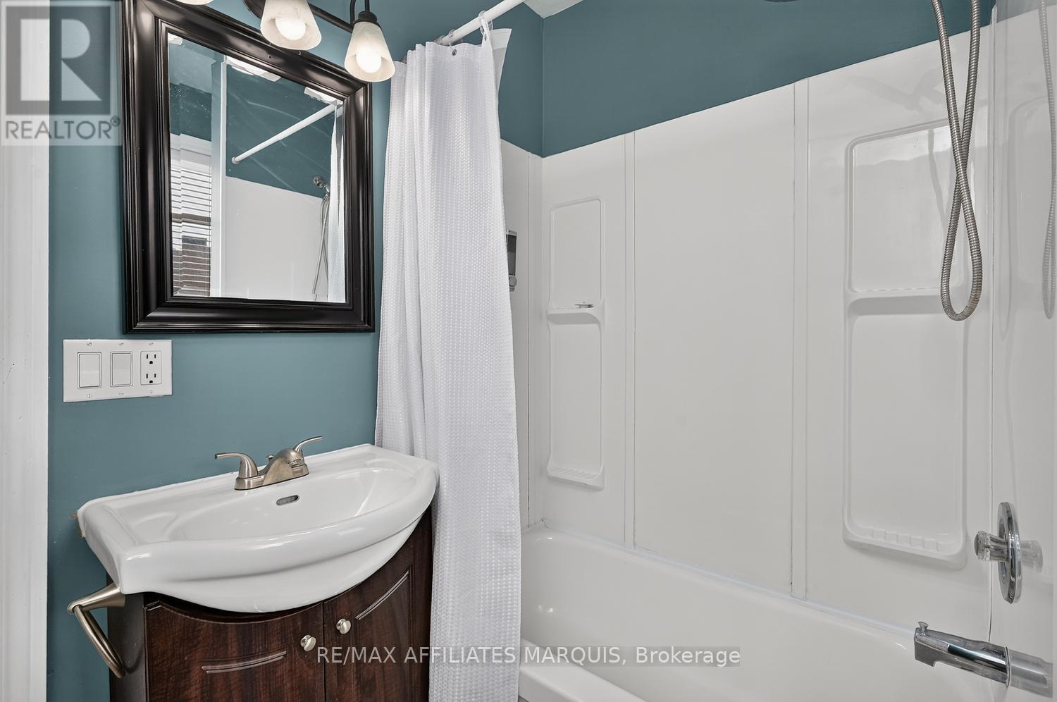 57 SMITHS FALLS AVENUE - Image 32