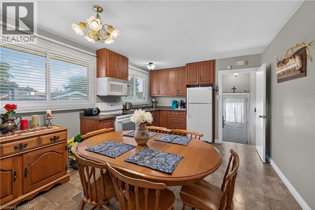 5 KENTLEY Drive - 12