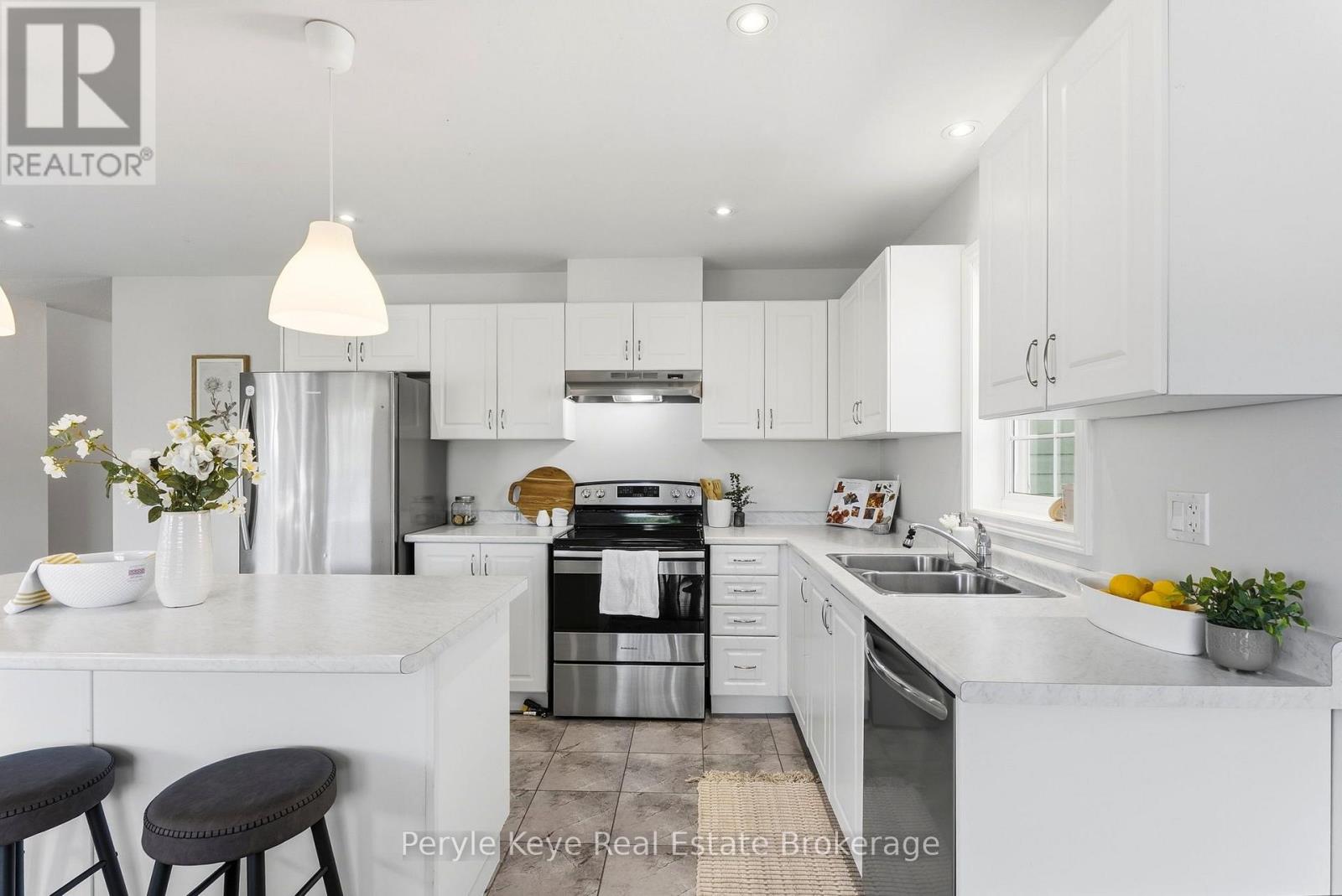 81 DOUGLAS DRIVE - 3