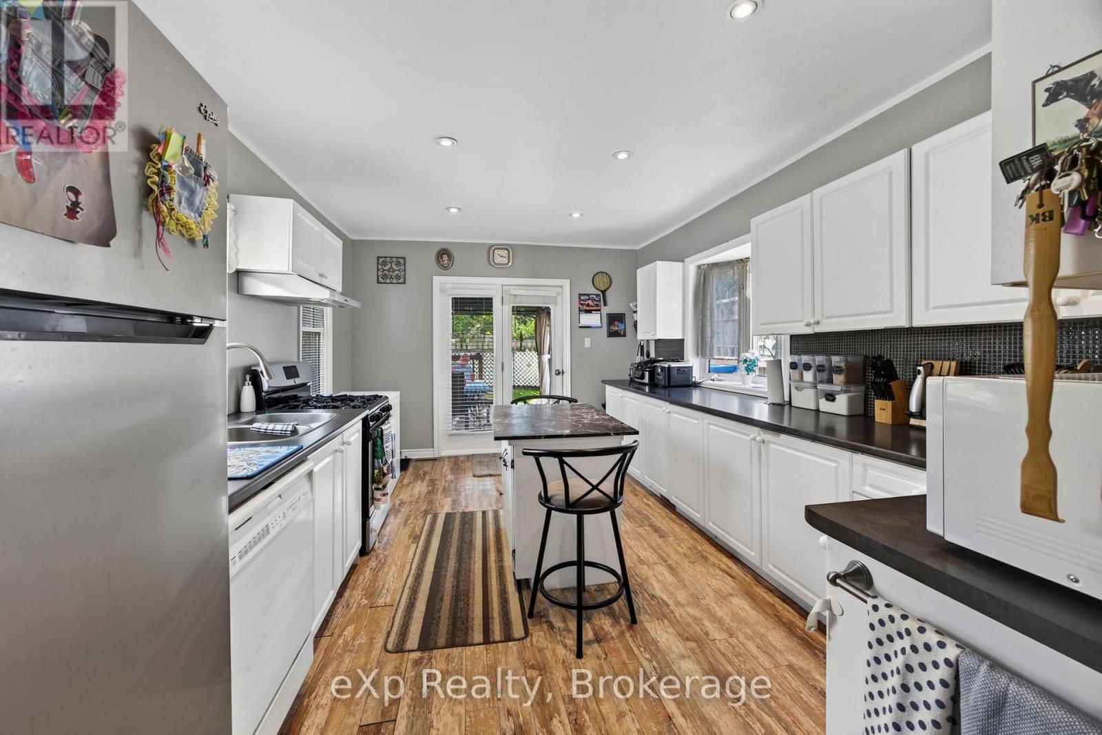 99 DUFFERIN STREET - 13