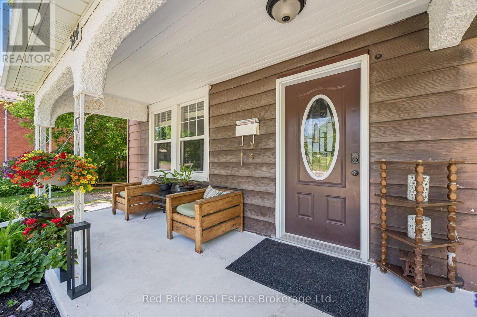 324 WATERLOO AVENUE - 4