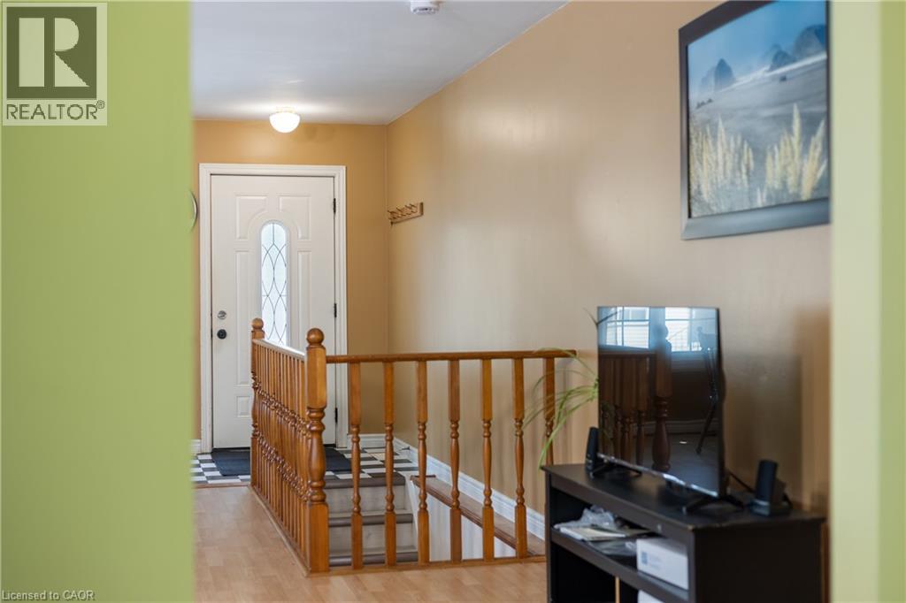 6 bedroom Single Family interior view, 25 SAUNBY Street, West London, London, Ontario