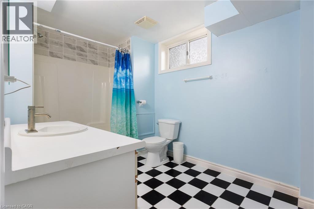 6 bedroom Single Family interior view, 25 SAUNBY Street, West London, London, Ontario