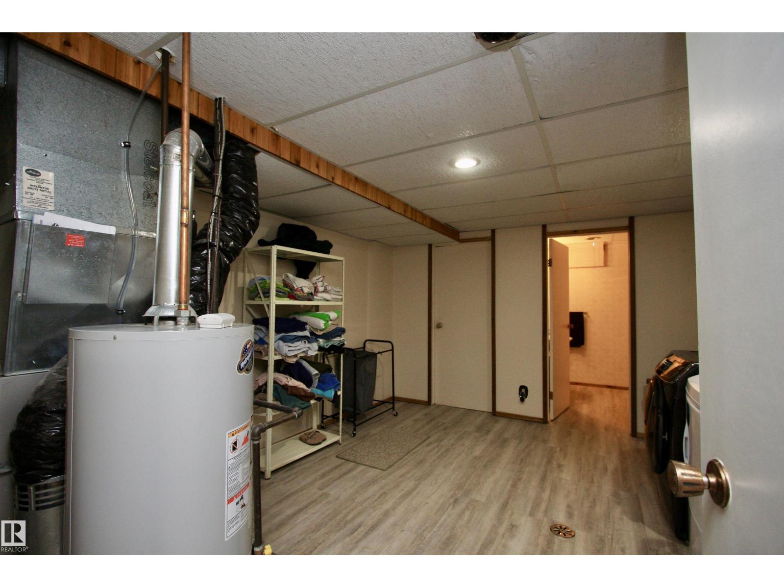 8912 99 AV - Image 33