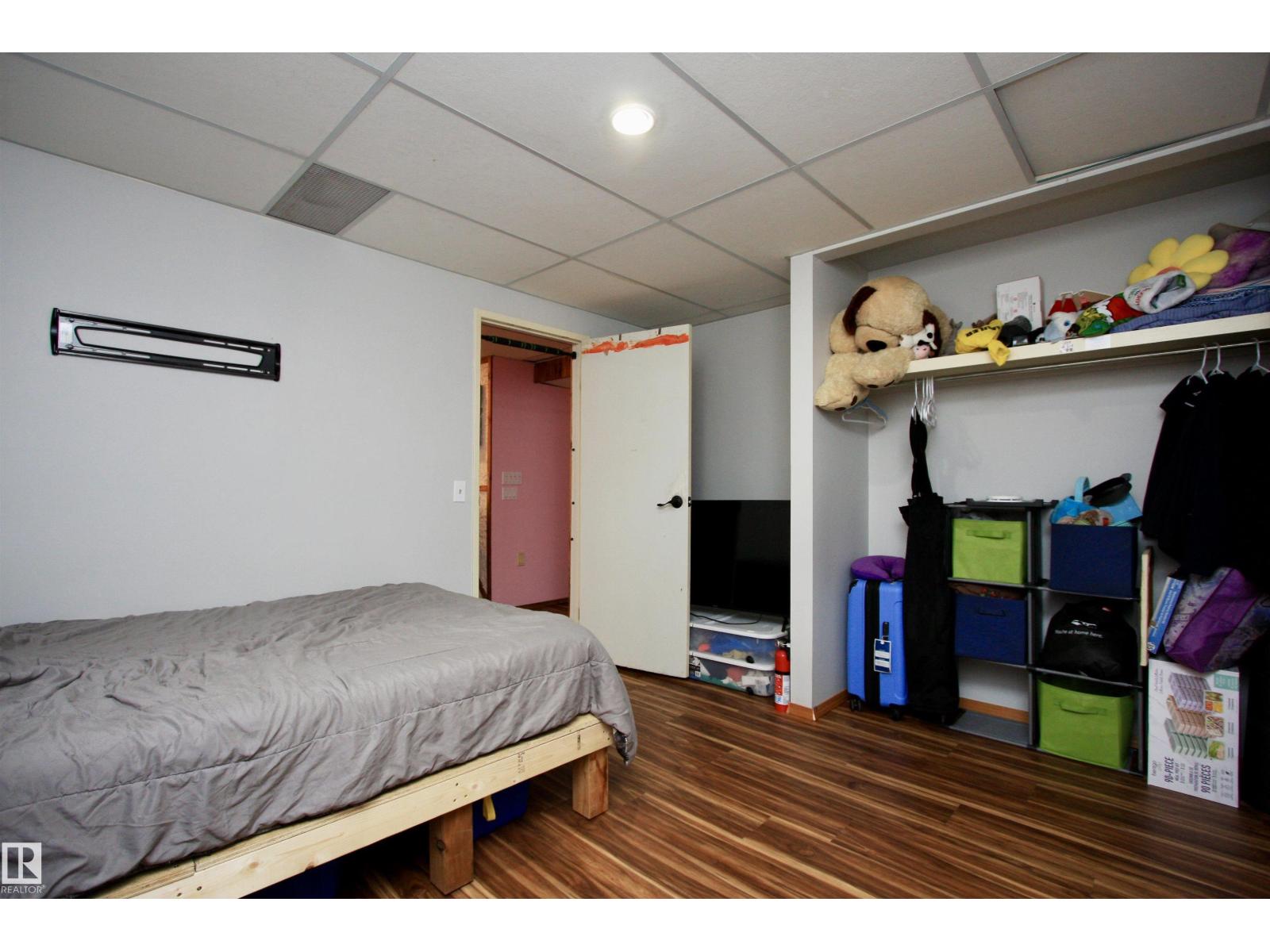 8912 99 AV - Image 37