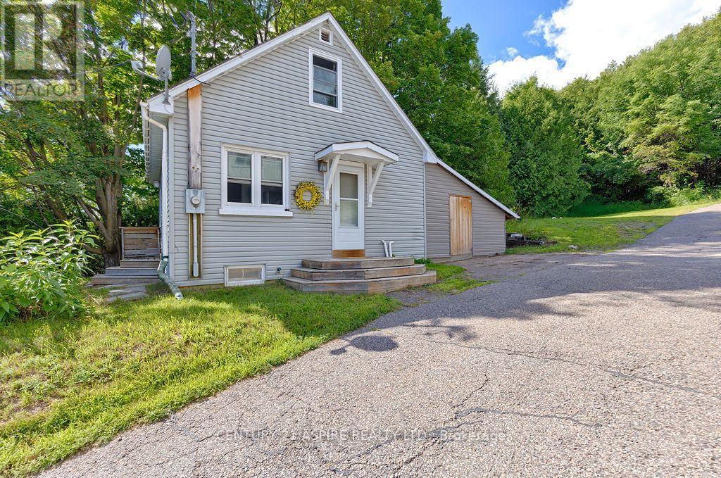 168 BONNECHERE STREET E