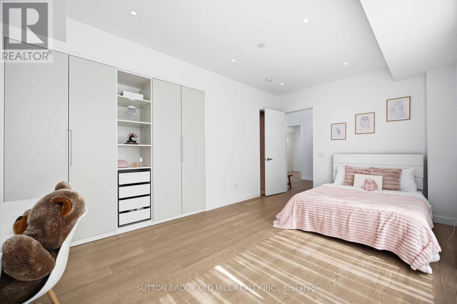 18 HERNE HILL - Image 32