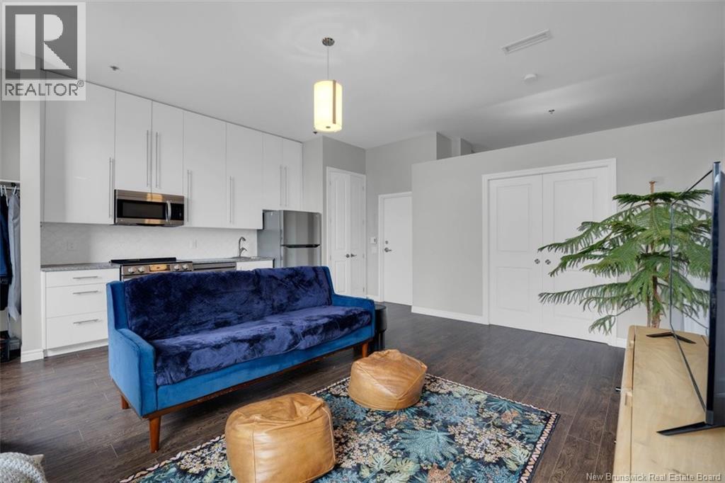 #102 242 Water Street - Image 12