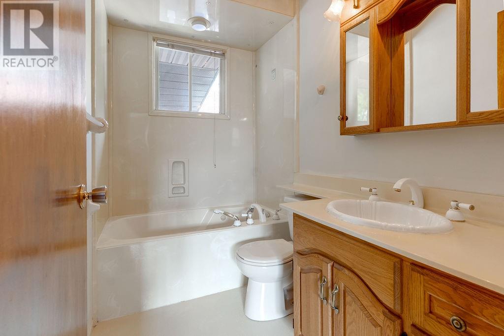 1520 Lansing Avenue - Image 15