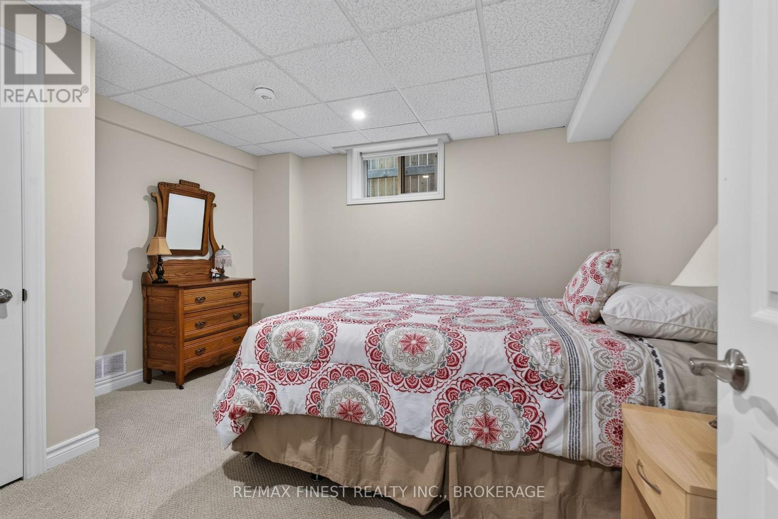 800 AUGUSTA DRIVE - 32