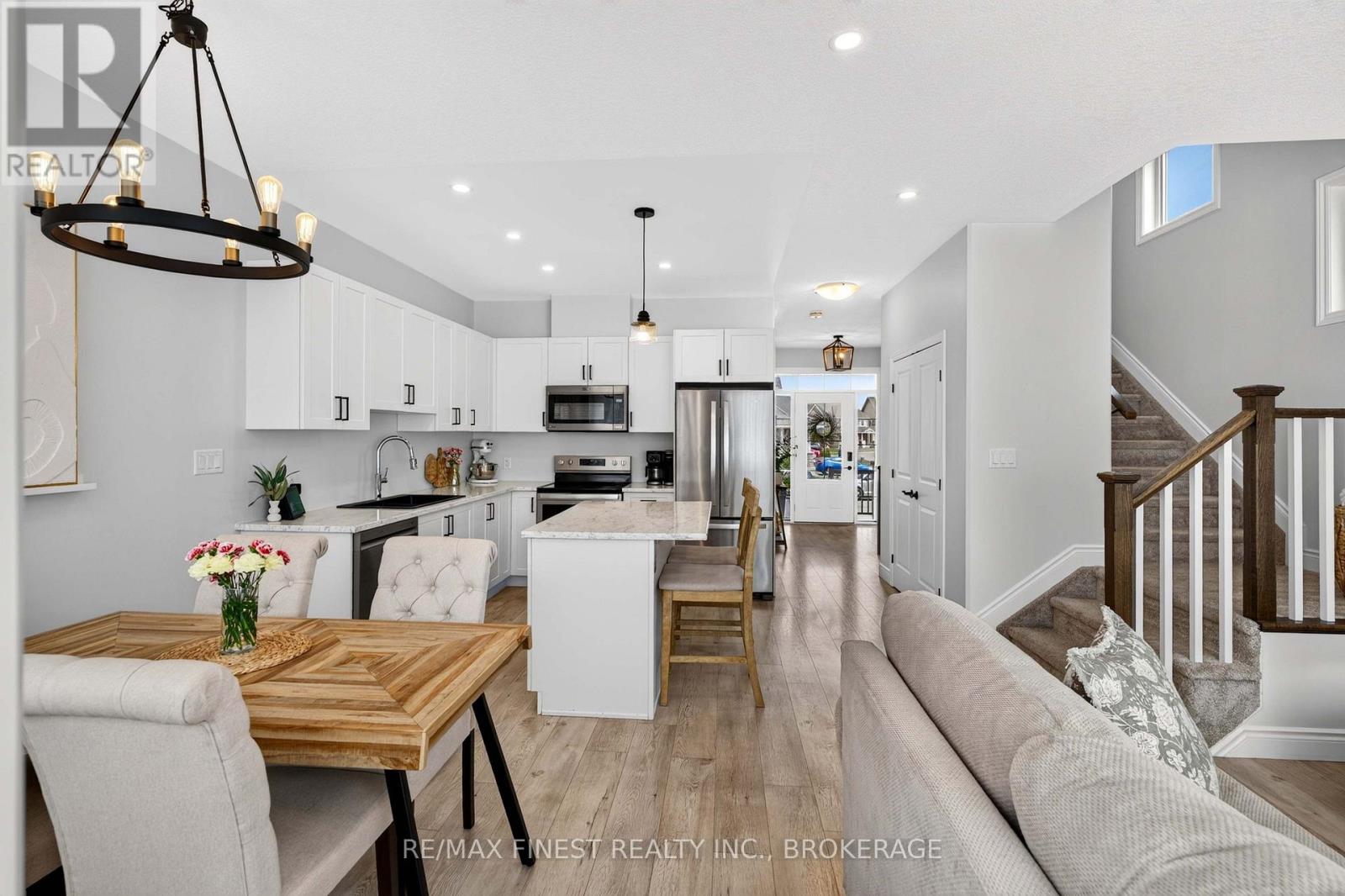 524 BETH CRESCENT - 22