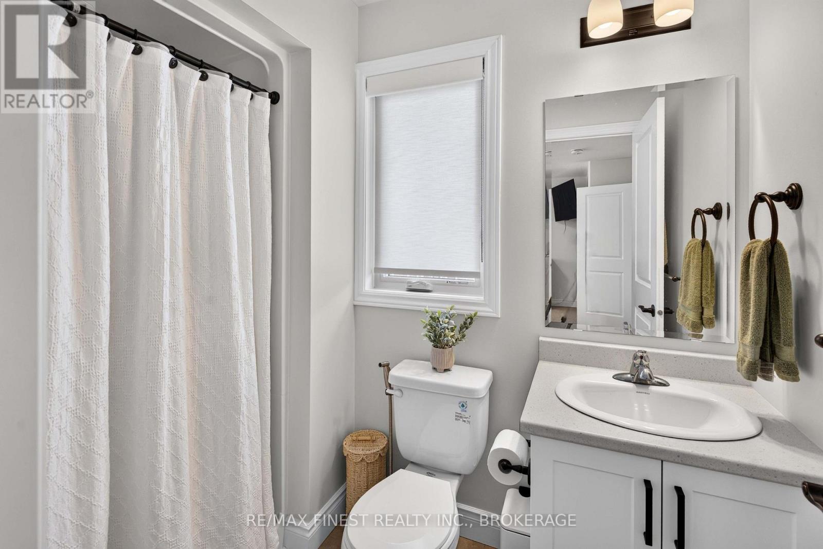 524 BETH CRESCENT - 28