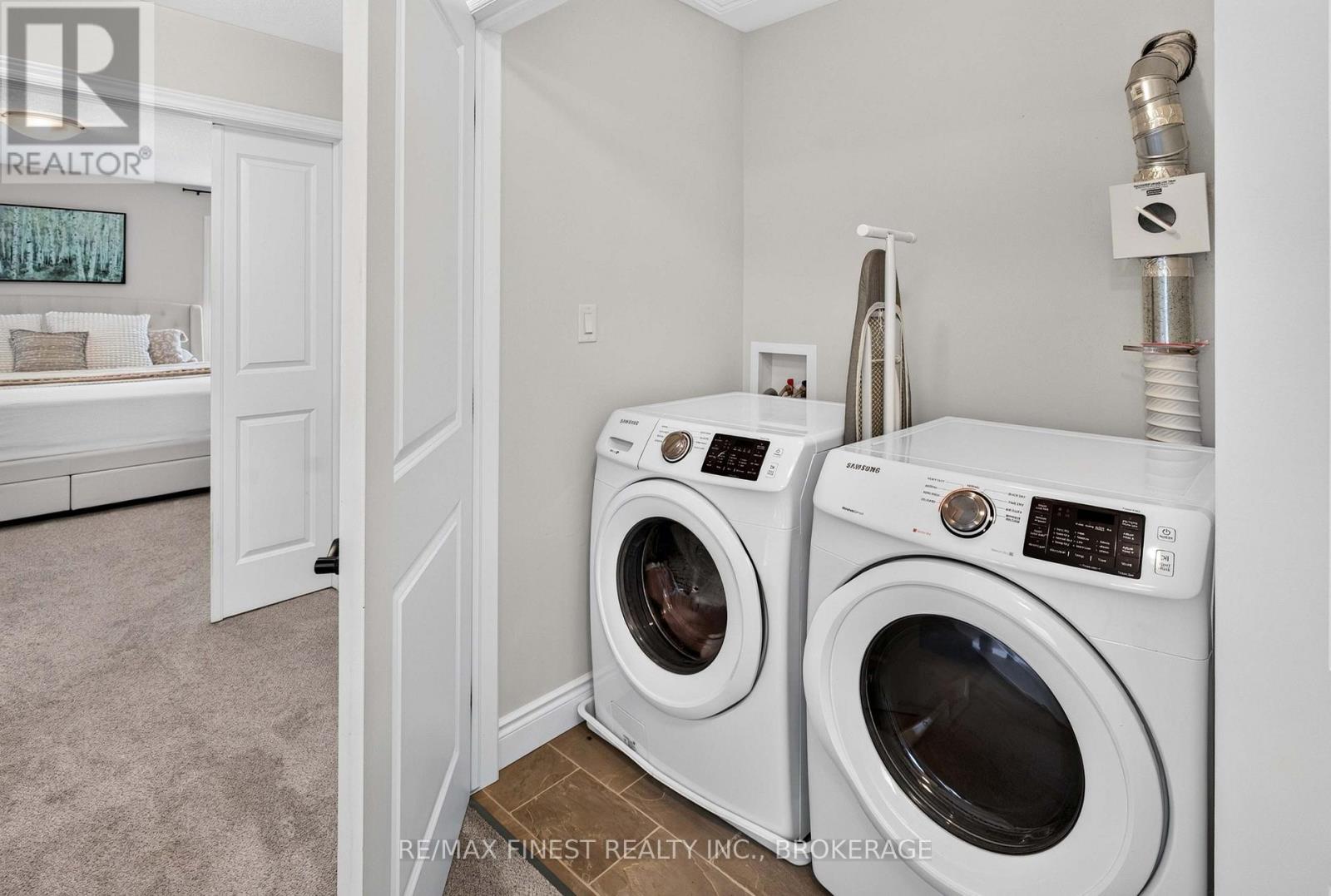 524 BETH CRESCENT - 35
