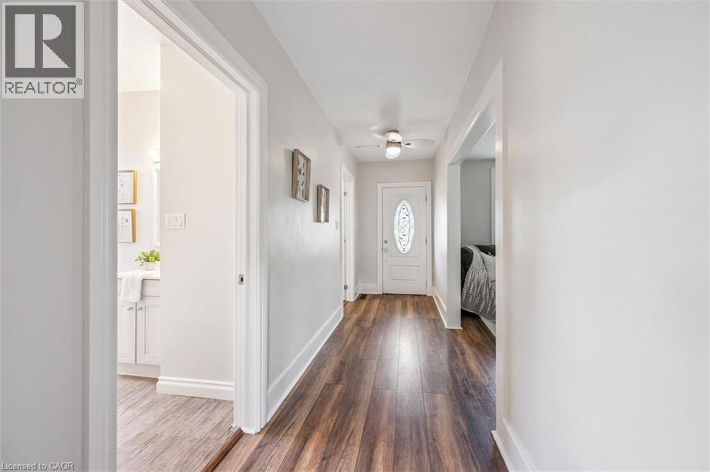 8 CROSS Street - Image 8