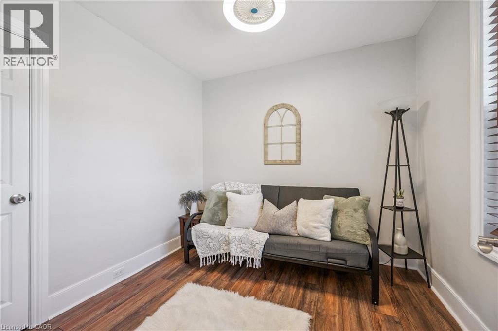 8 CROSS Street - Image 9