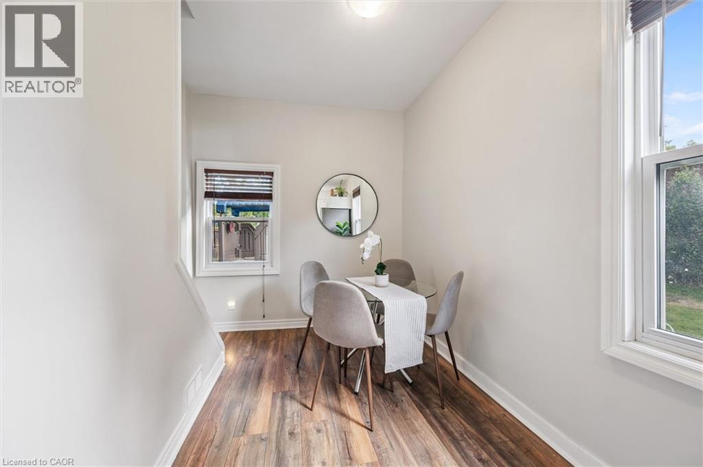 8 CROSS Street - Image 16