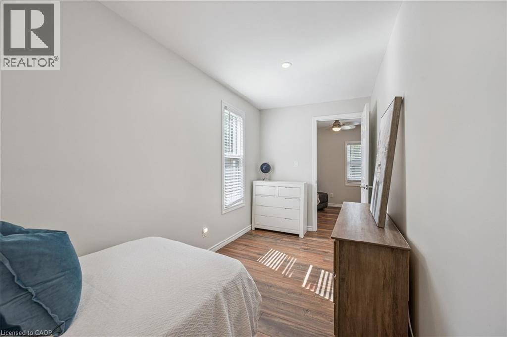 8 CROSS Street - Image 21