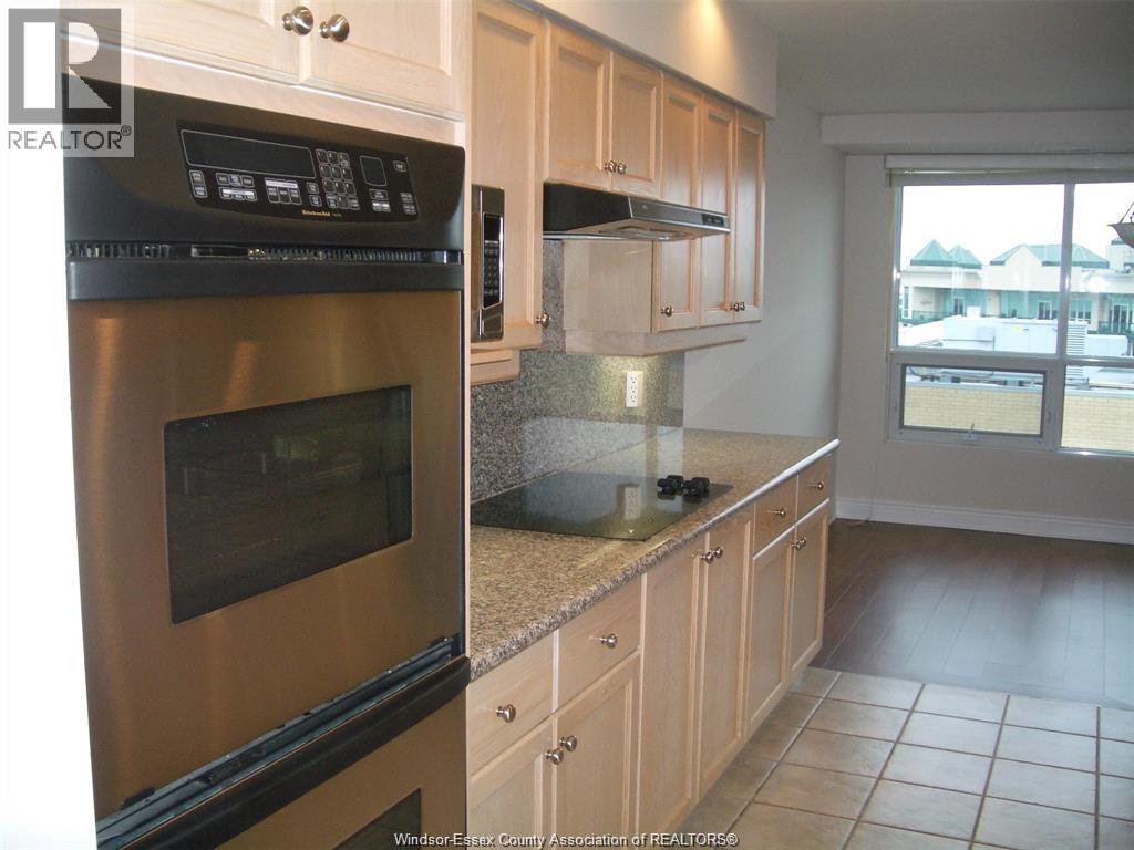 #1406 4789 RIVERSIDE DRIVE East - 18