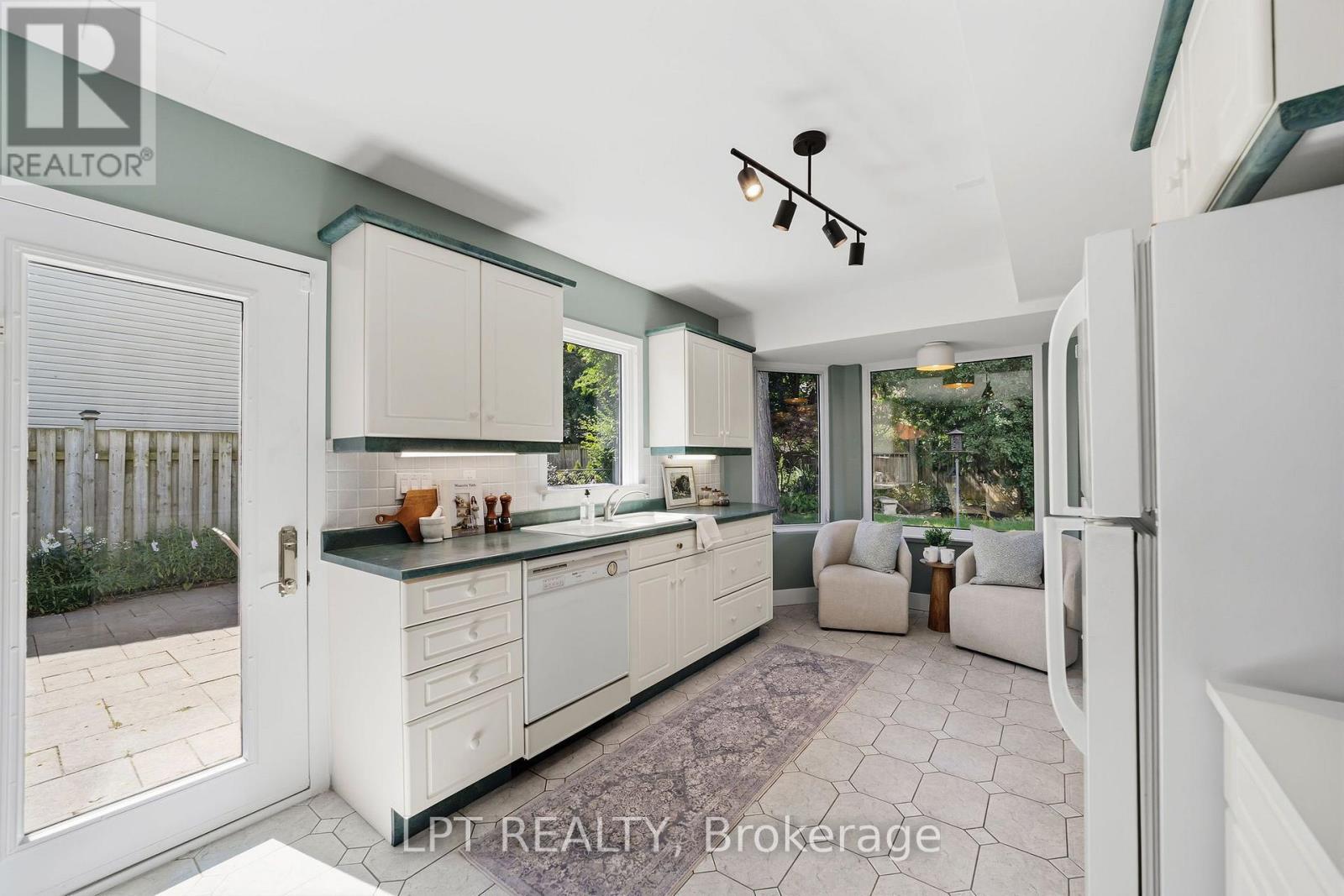 4 bedroom Single Family interior view, 17 MONMORE Road, Whitehills, London, Ontario