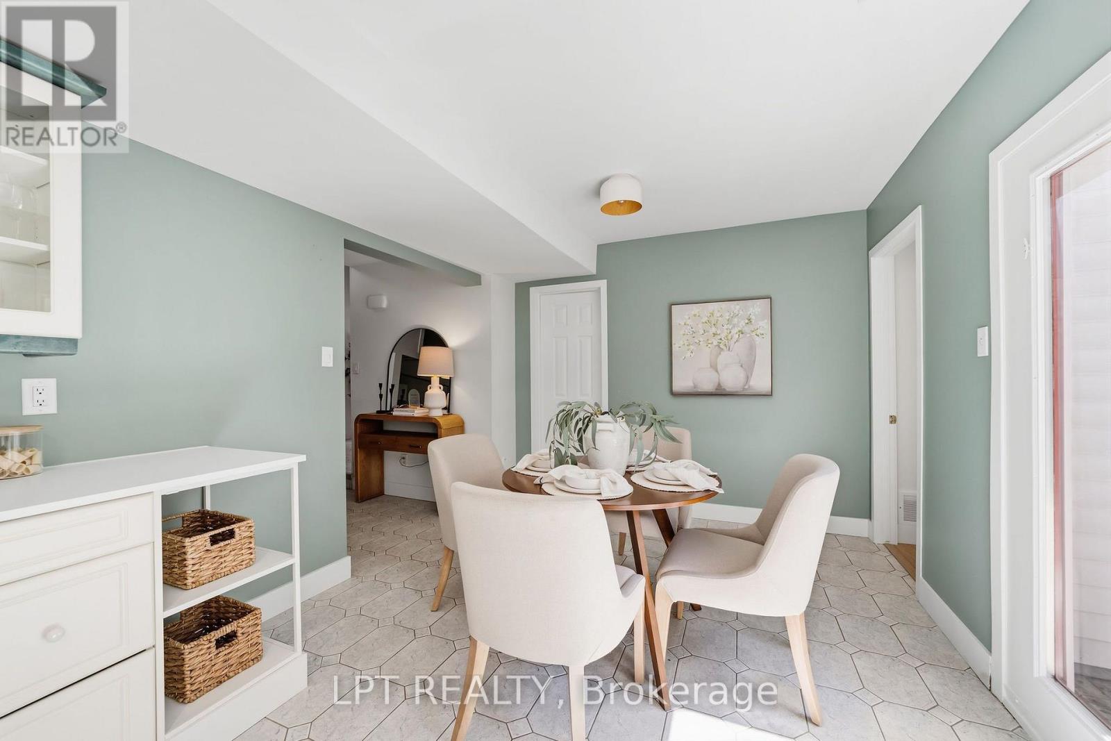4 bedroom Single Family interior view, 17 MONMORE Road, Whitehills, London, Ontario