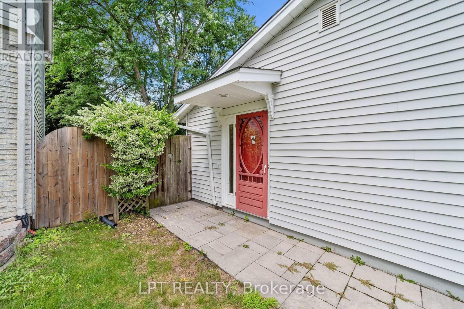 4 bedroom Single Family interior view, 17 MONMORE Road, Whitehills, London, Ontario