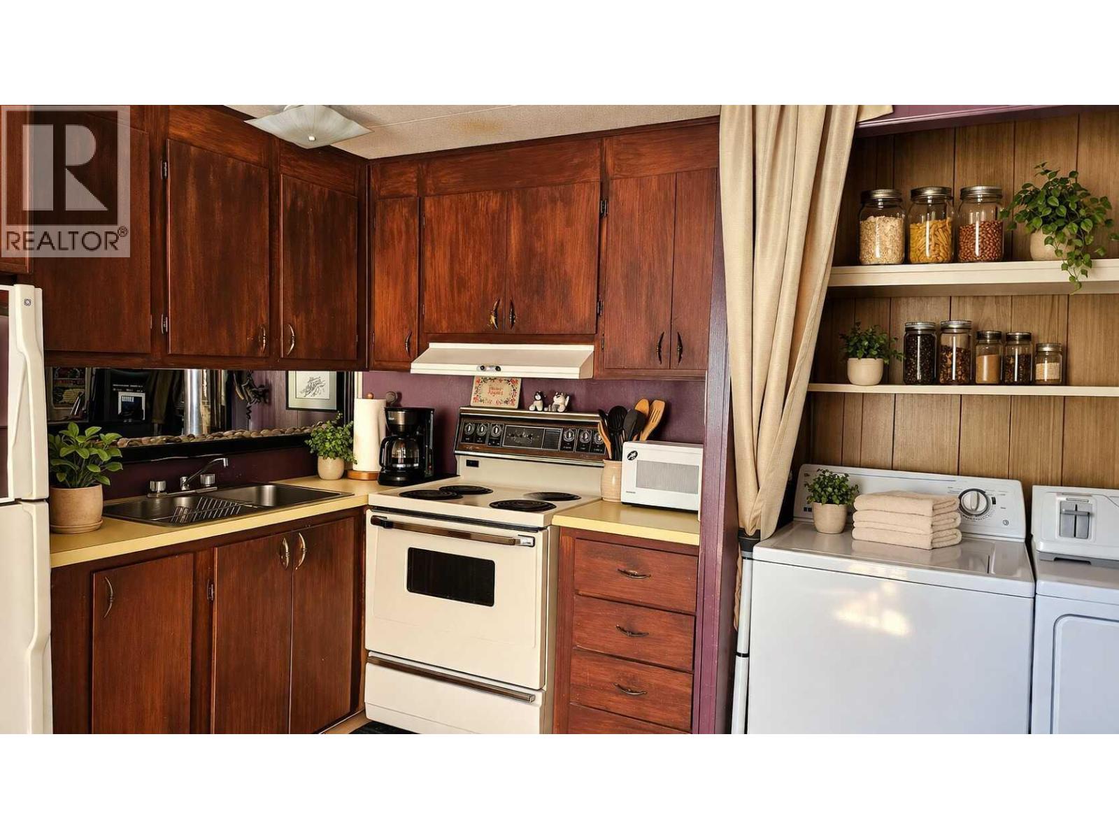 111 Hunt Road, Lillooet