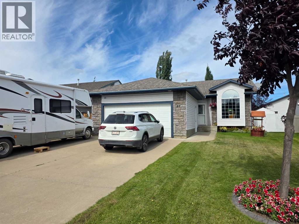 37 Pinnacle Crescent - 1