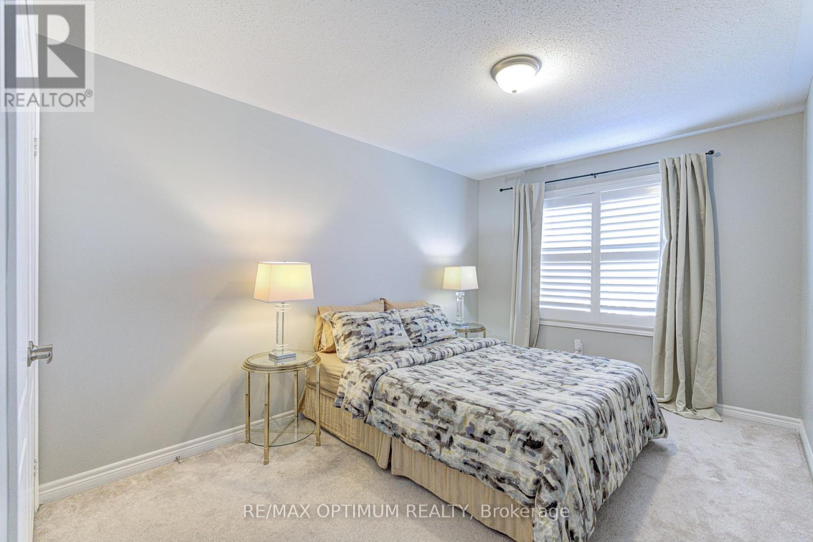 162 SKY HARBOUR DRIVE - Image 28