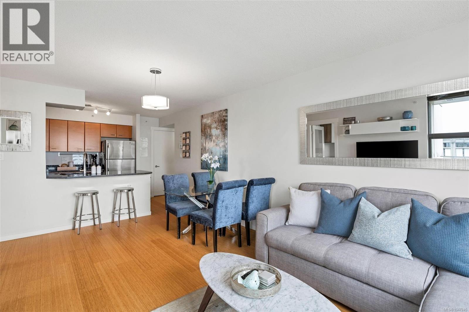 #1502 751 Fairfield Rd - Image 5