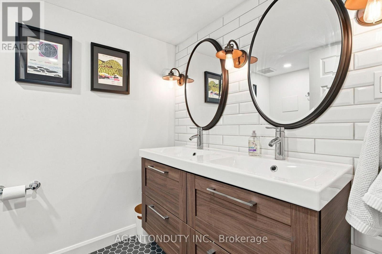 127 PETER STREET - Image 35