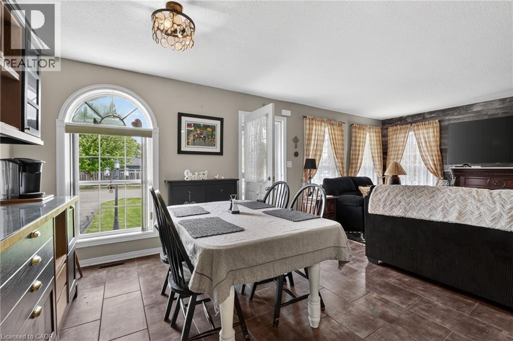 11 ROCHELLE Crescent - Image 6