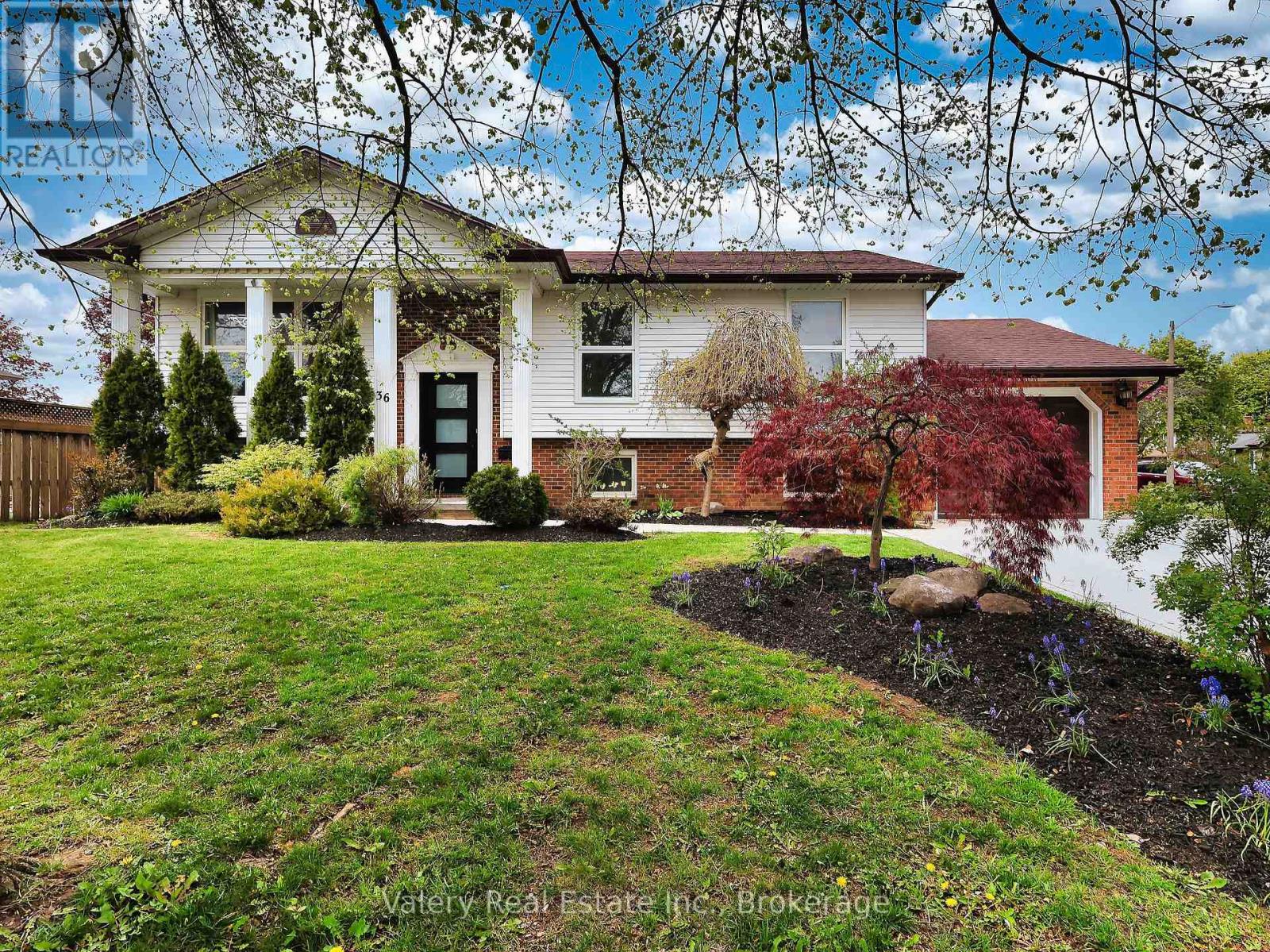 36 ROCHELLE DRIVE - 2