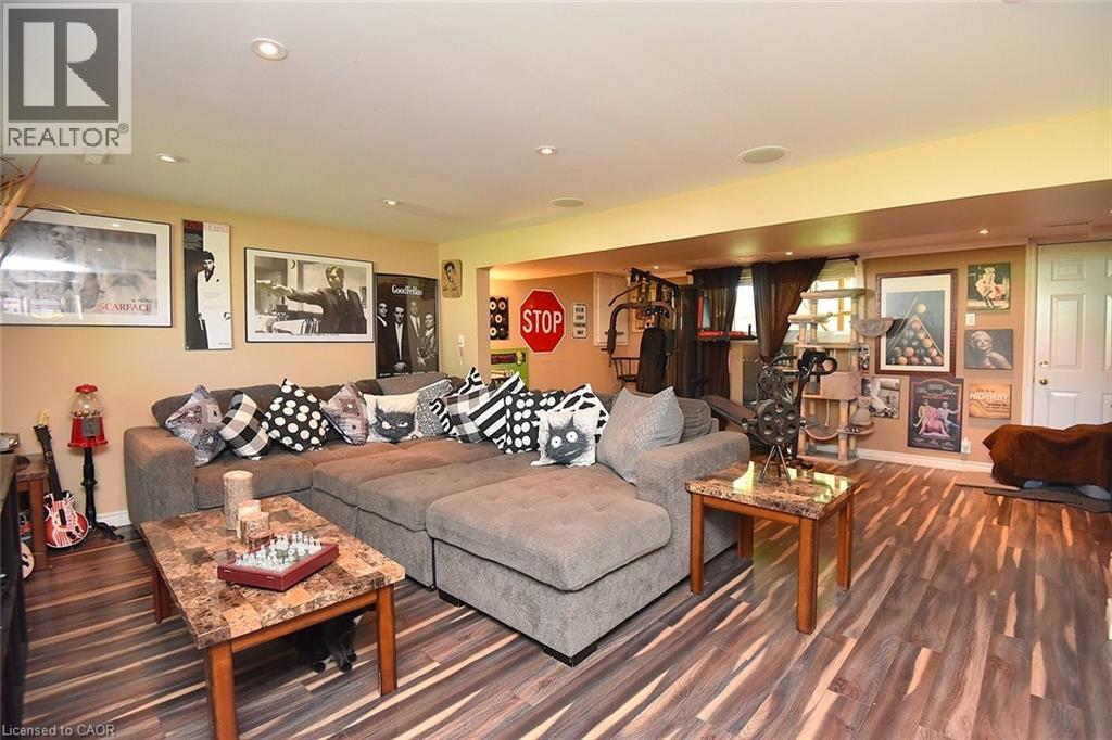 18 DENNIS Avenue - 13