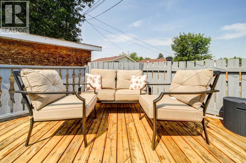 5113 2 Street W - 43