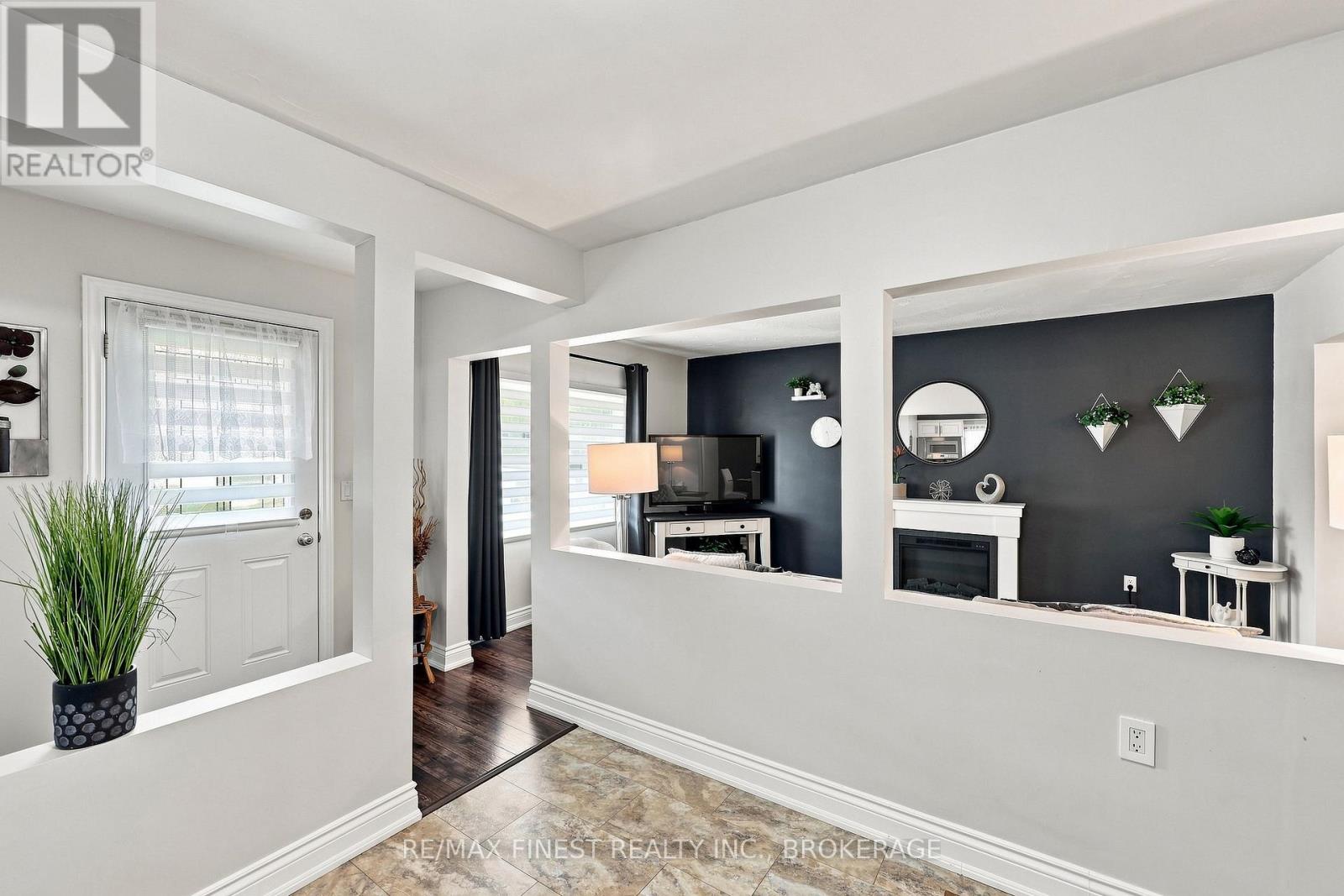 581 DIVISION STREET - Image 11