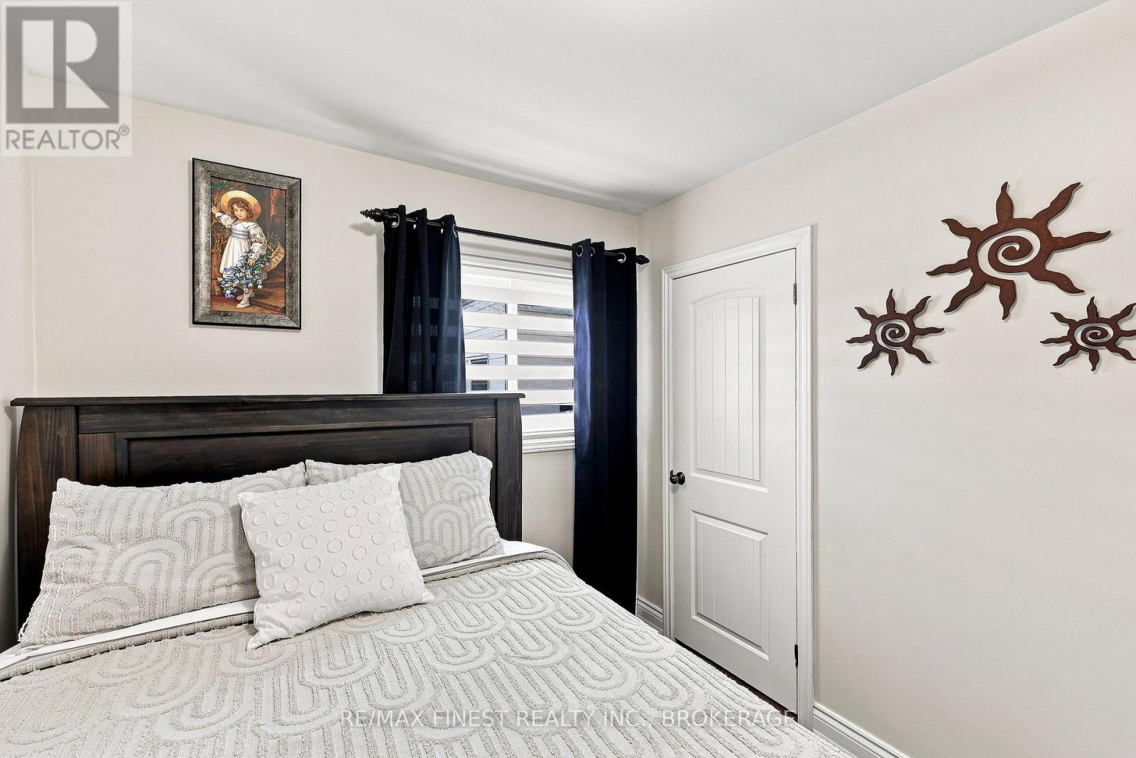 581 DIVISION STREET - Image 25