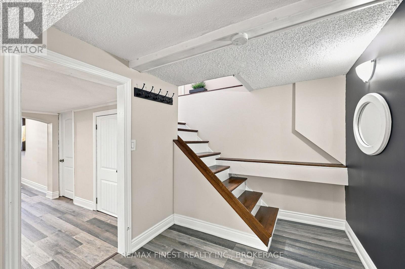 581 DIVISION STREET - Image 26