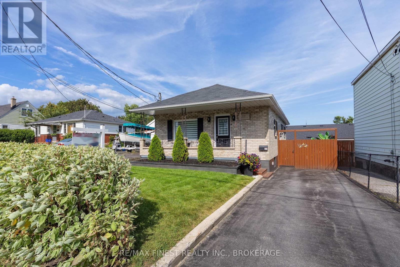 581 DIVISION STREET - Image 3